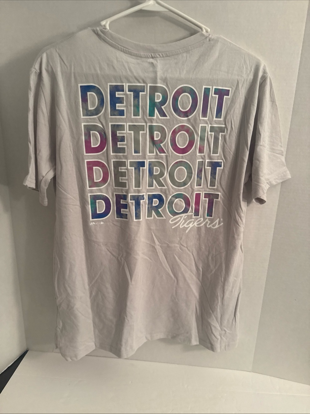Detroit Tigers Mens Size Small Grayish White Majestic Pocket Shirt NWT